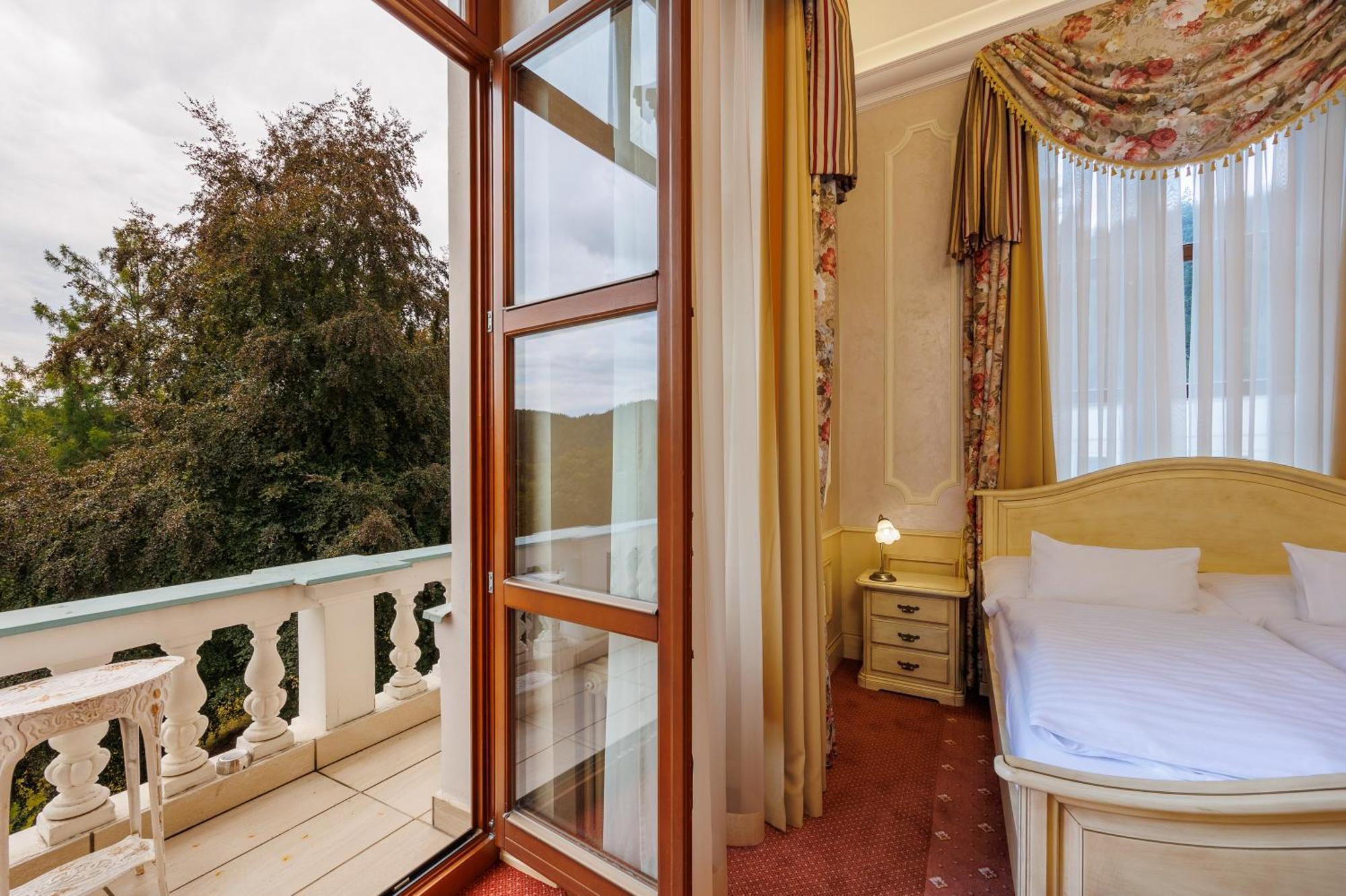 Hotel Chateau Cihelny Karlovy Vary Exterior foto